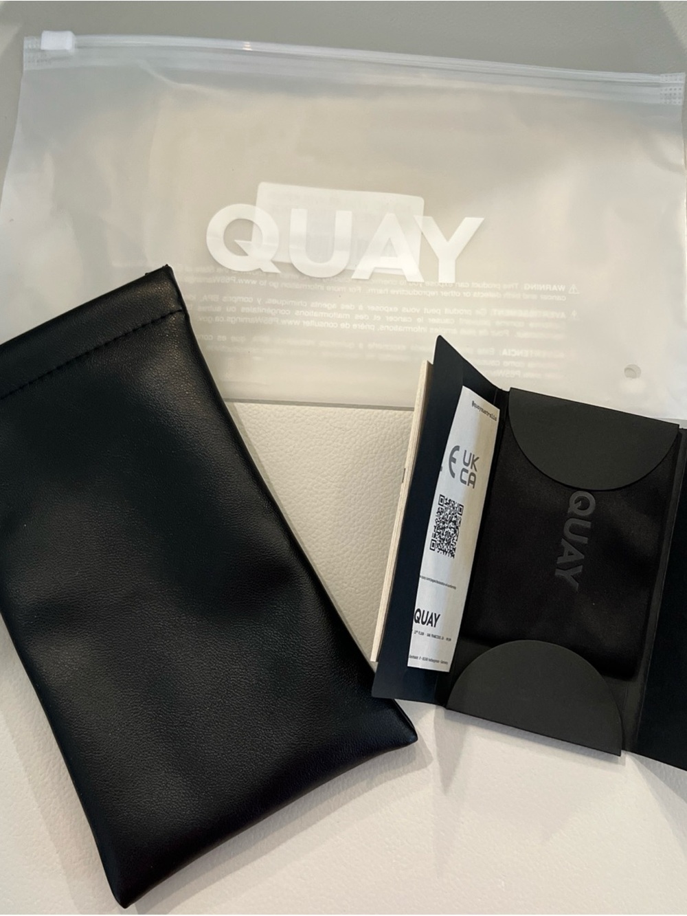 Quay Australia Black Sunglasses Eyeglasses Storage Case Pouch and Cleaning Cloth